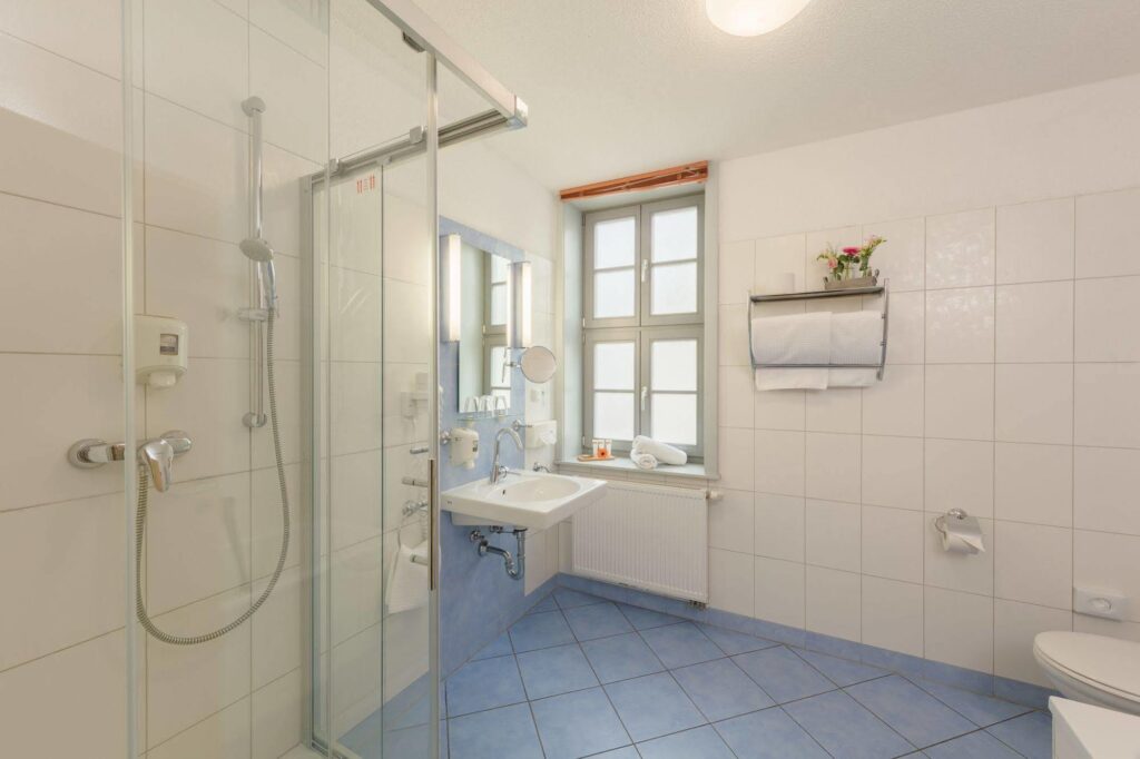 découvrez la toilette high-tech mühlhausen, alliant confort et innovation. profitez de fonctionnalités avancées pour une expérience de salle de bain moderne et hygiénique.