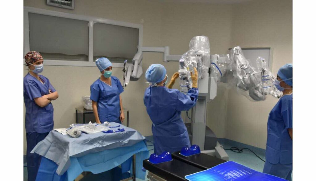 découvrez comment un robot chirurgical a révolutionné les interventions médicales, offrant précision et sécurité aux patients. plongez dans l'univers de la chirurgie de demain et les succès inégalés grâce à cette technologie innovante.