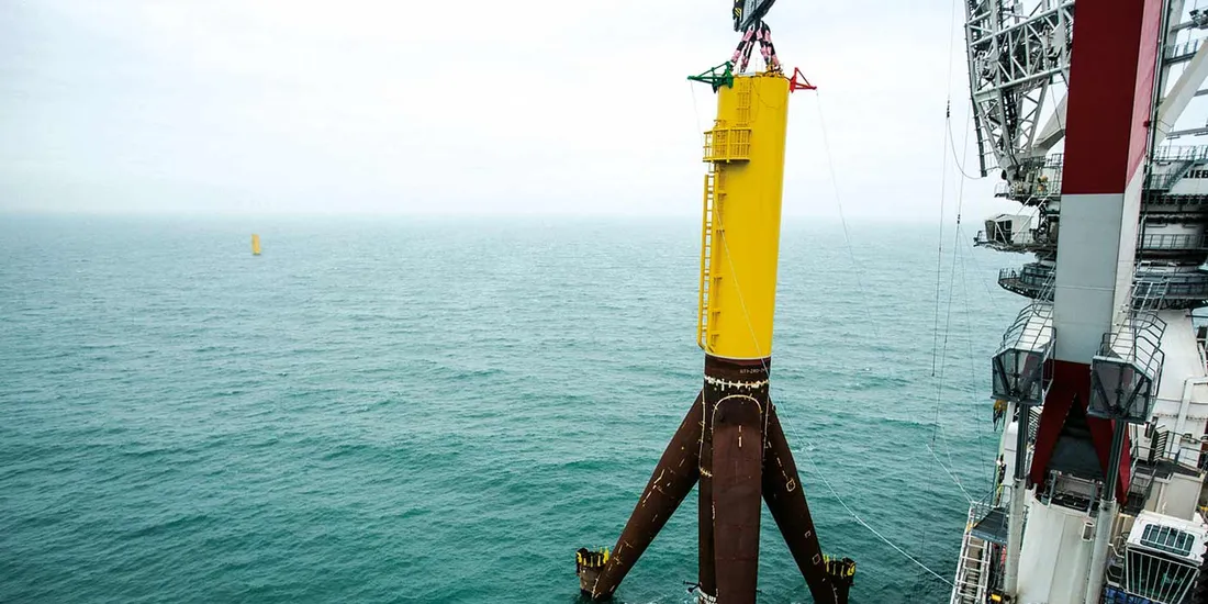 découvrez comment ørsted expérimente de nouvelles technologies pour les fondations offshore, visant à renforcer la durabilité et l'efficacité des parcs éoliens en mer.