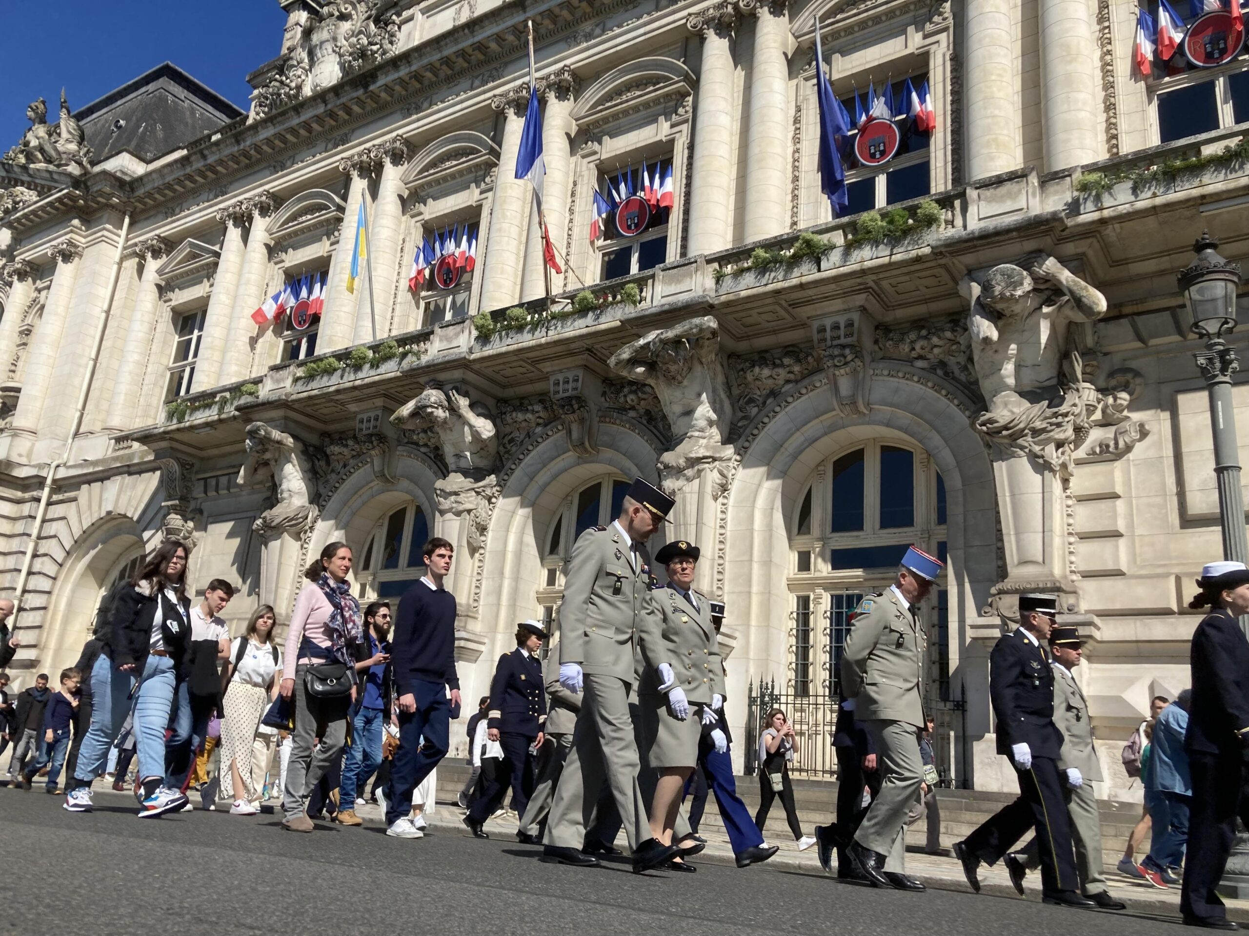 participez à l'inauguration du nouveau siège de summer et tomaselli : un événement marquant célébrant l'innovation et le dynamisme de l'entreprise. découvrez nos installations modernes et notre engagement envers l'excellence.