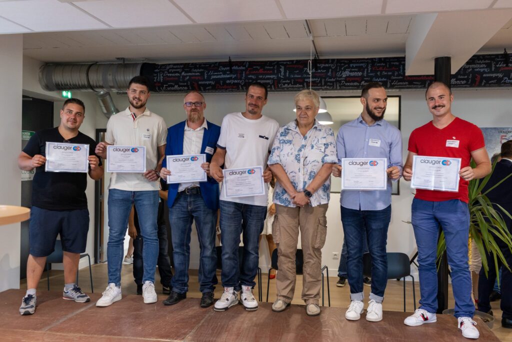découvrez la cérémonie de remise des diplômes des professionnels en sanitaire et chauffage à harburg, célébrant leur réussite et leur expertise dans le secteur.