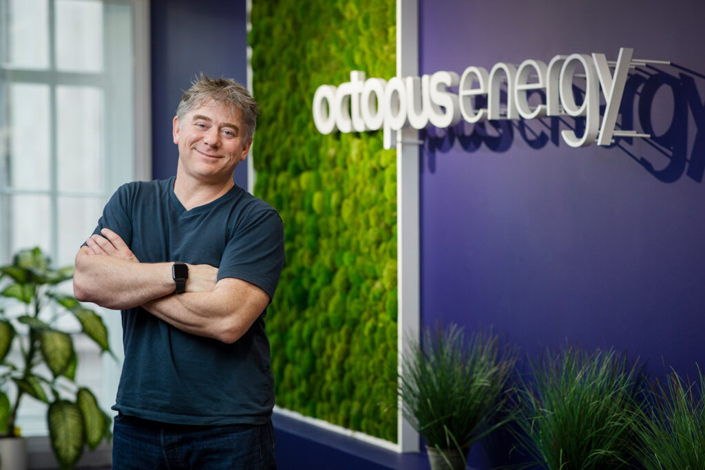 kraken technologies renforce sa présence en europe avec l'acquisition stratégique de la start-up berlinoise kwest, innovante dans le secteur technologique.