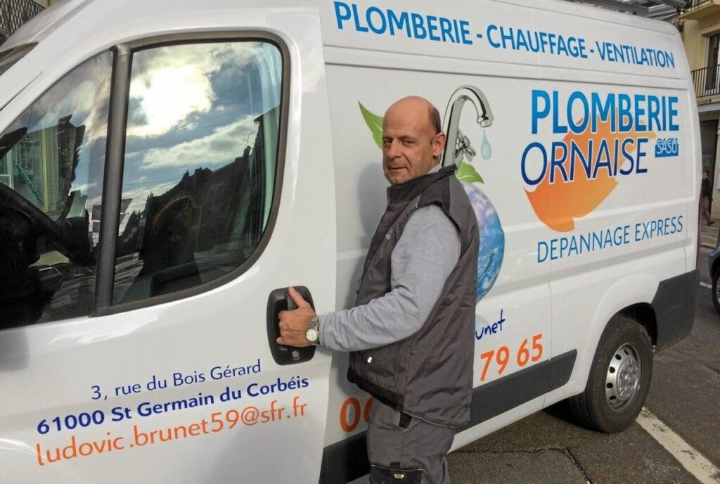 cérémonie de remise des diplômes pour les métiers du sanitaire et de la plomberie à ostholstein-plön, célébrant les nouveaux professionnels qualifiés dans la région.